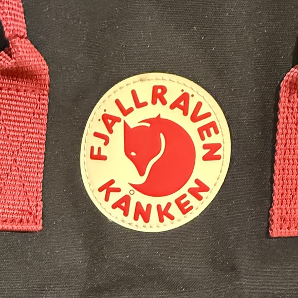 Fjallraven Kånken Black and Red Backpack NWOT, large size - Picture 2 of 7